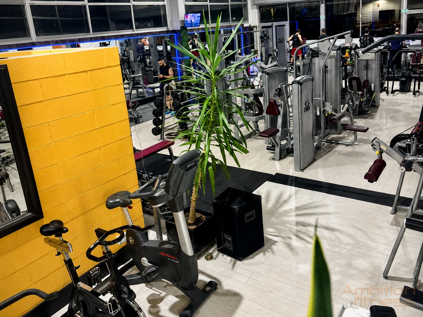 Panoramica della sala — Ambition Fitness Legnano